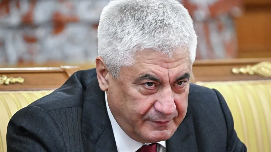 Полицейского из Якутии, который спас провалившегося под лед мужчину, наградили