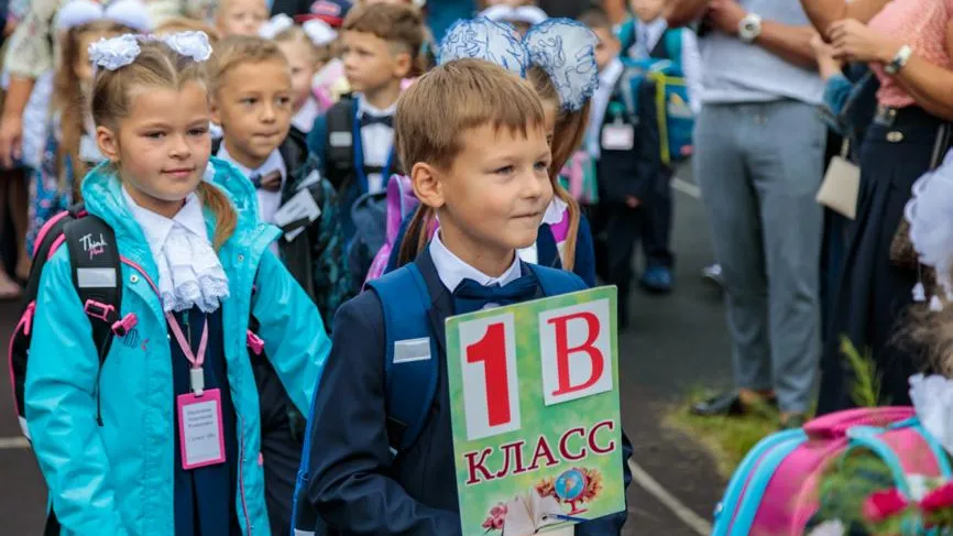 Что нужно первокласснику к 1 сентября: список покупок и цены в 2026 году