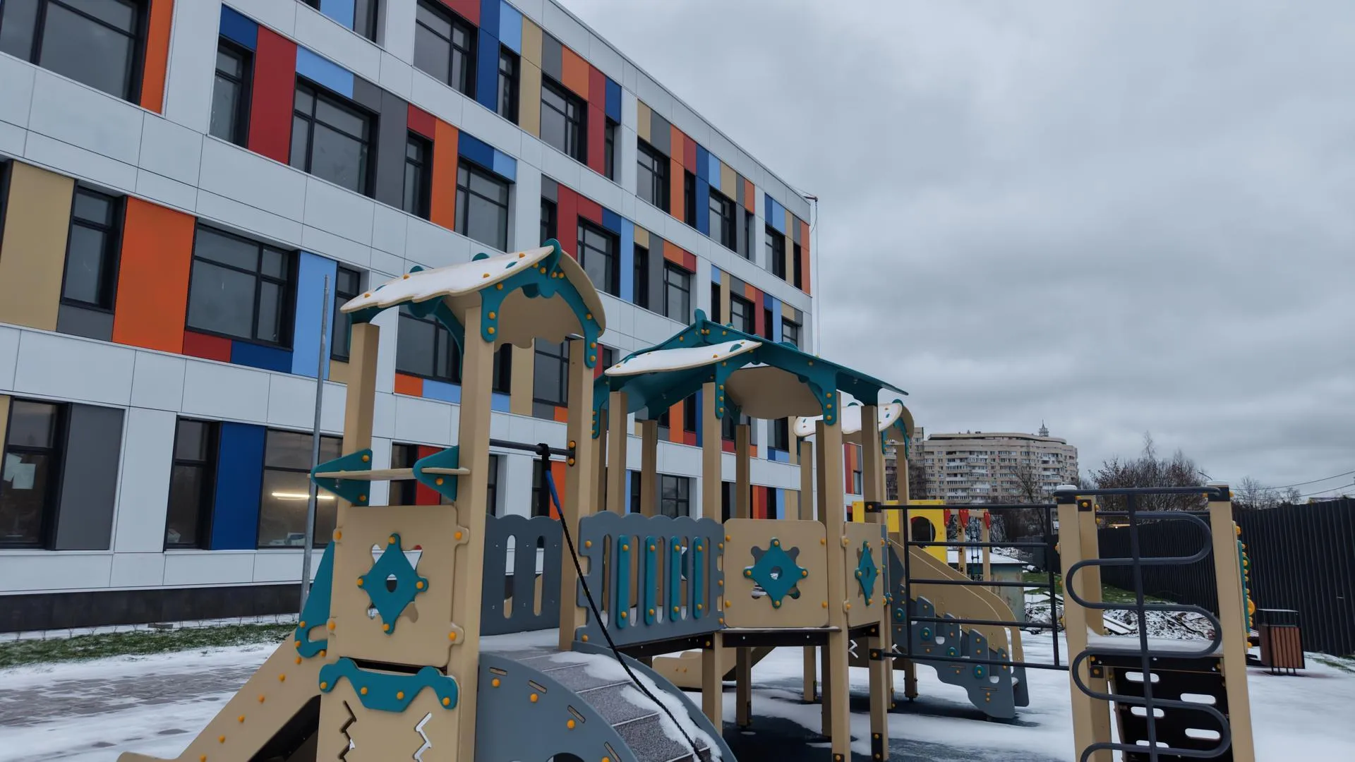 В Красногорске продолжается строительство школы на 1 100 мест в Павшинской Пойме