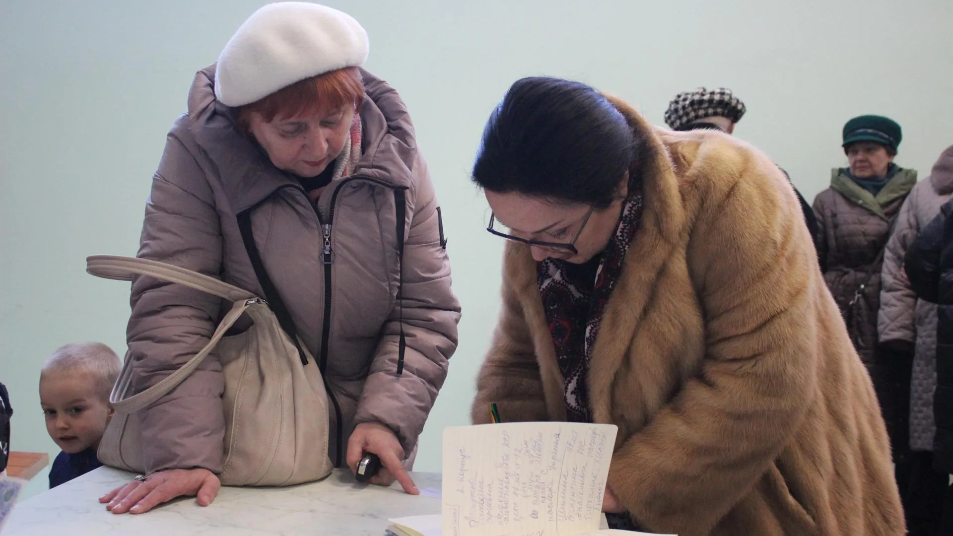 Беженцам из Донбасса помогают устраиваться на работу в Подмосковье