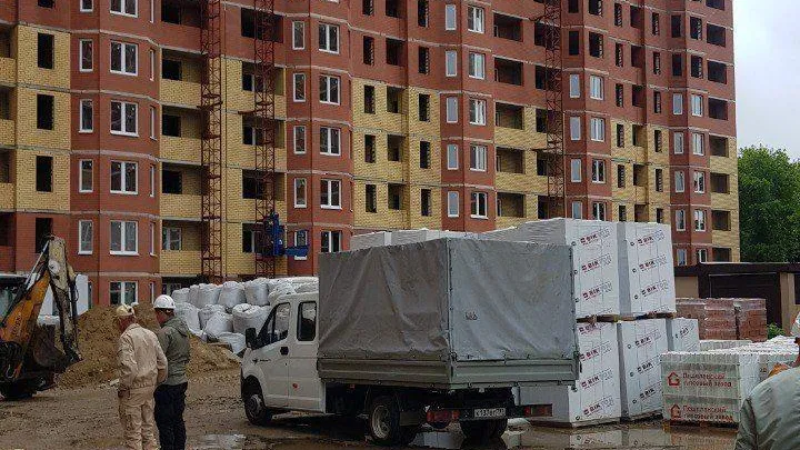 Власти Подольска содействуют в подключении тепла к недострою на Пионерской улице