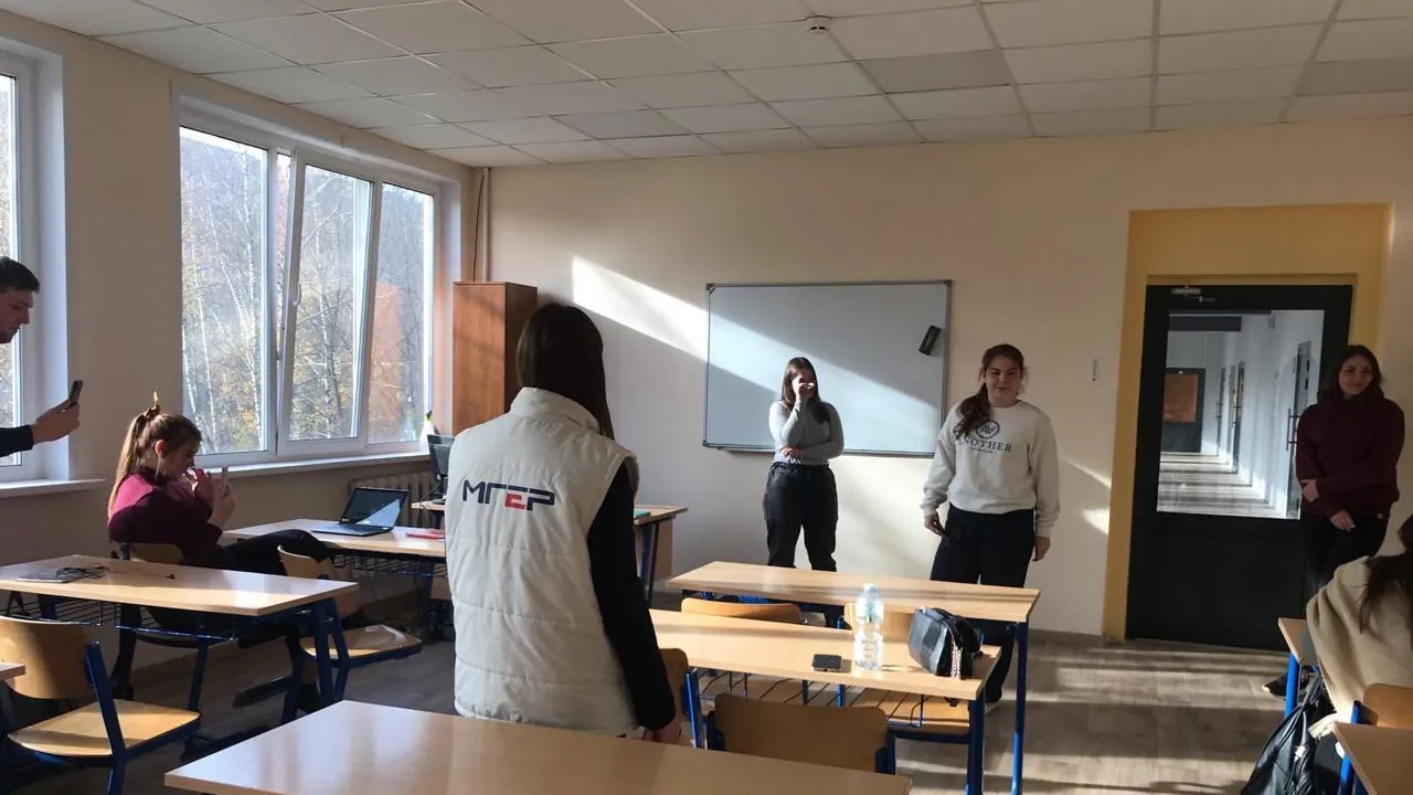 Молодогвардейцы провели дебаты на экологические темы для студентов колледжа Щелкова