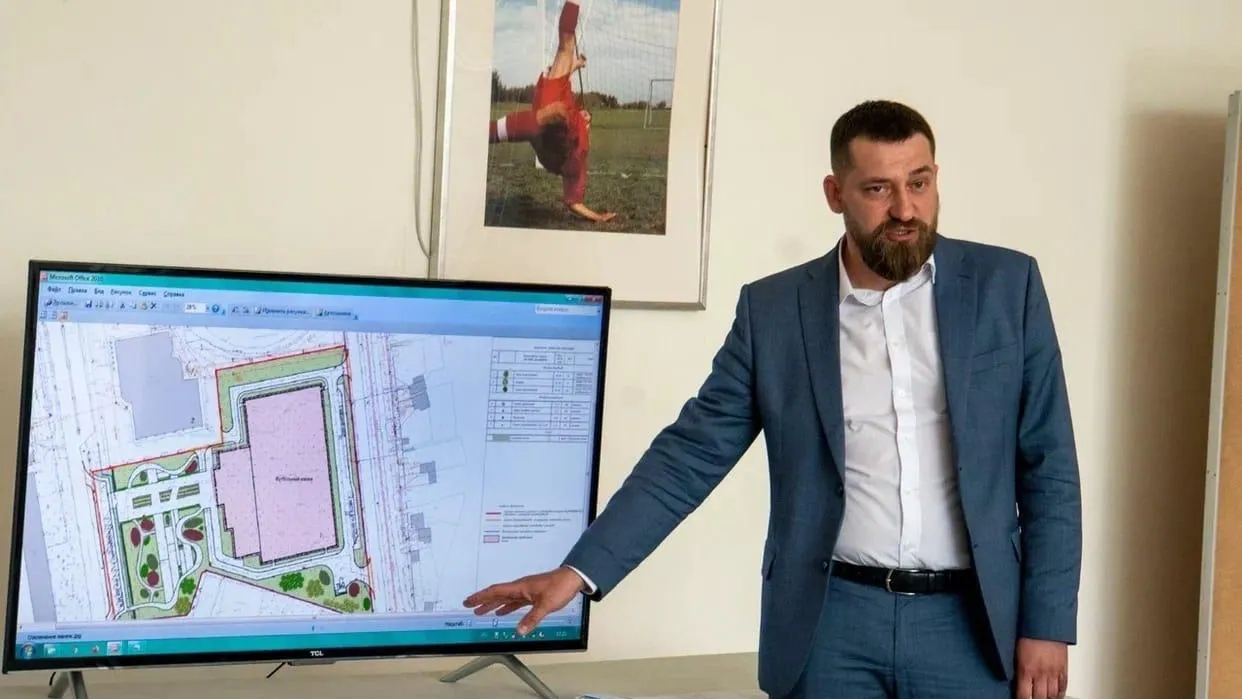 Строительство нового футбольного манежа обсудили в Домодедове
