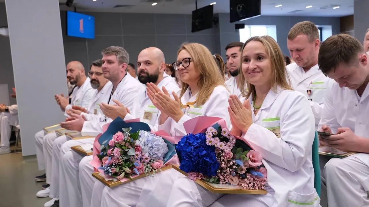 Глава Минздрава Подмосковья поздравил коллектив центра Рошаля с годовщиной