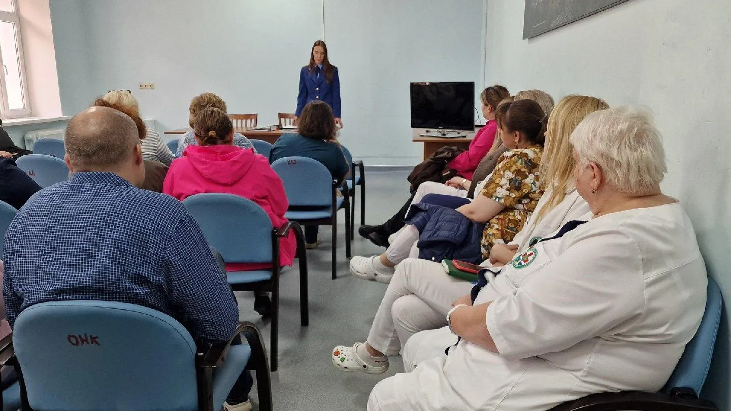 Помощник прокурора предупредила коллектив Дубненской больницы о схемах мошенников