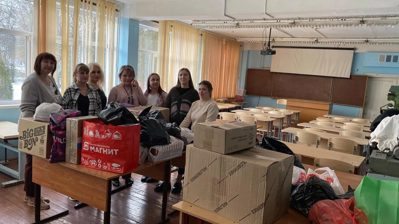 Школьники Подмосковья собирают гуманитарный груз для участников СВО