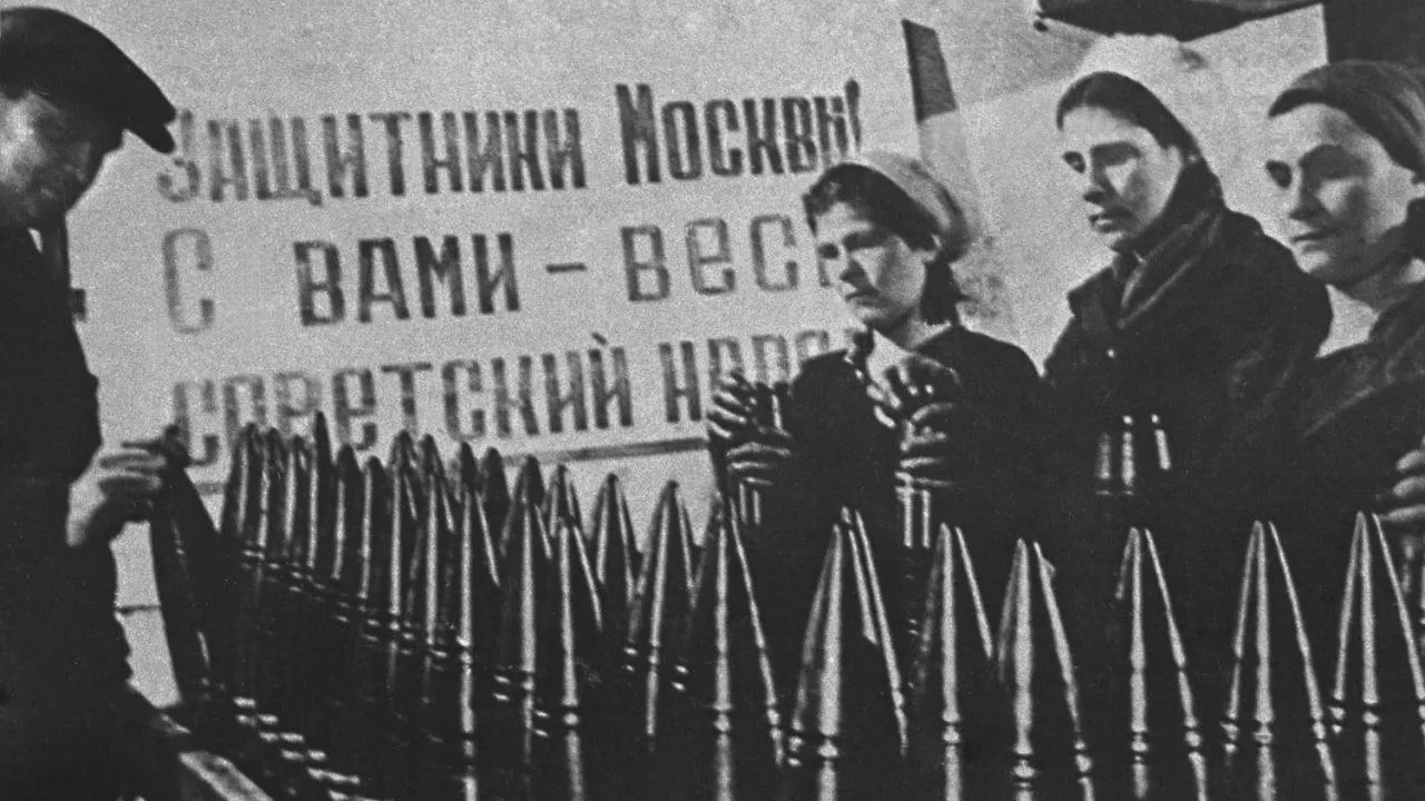 Жителей Подмосковья приглашают на онлайн‑выставку «Поклонимся великим тем годам!»