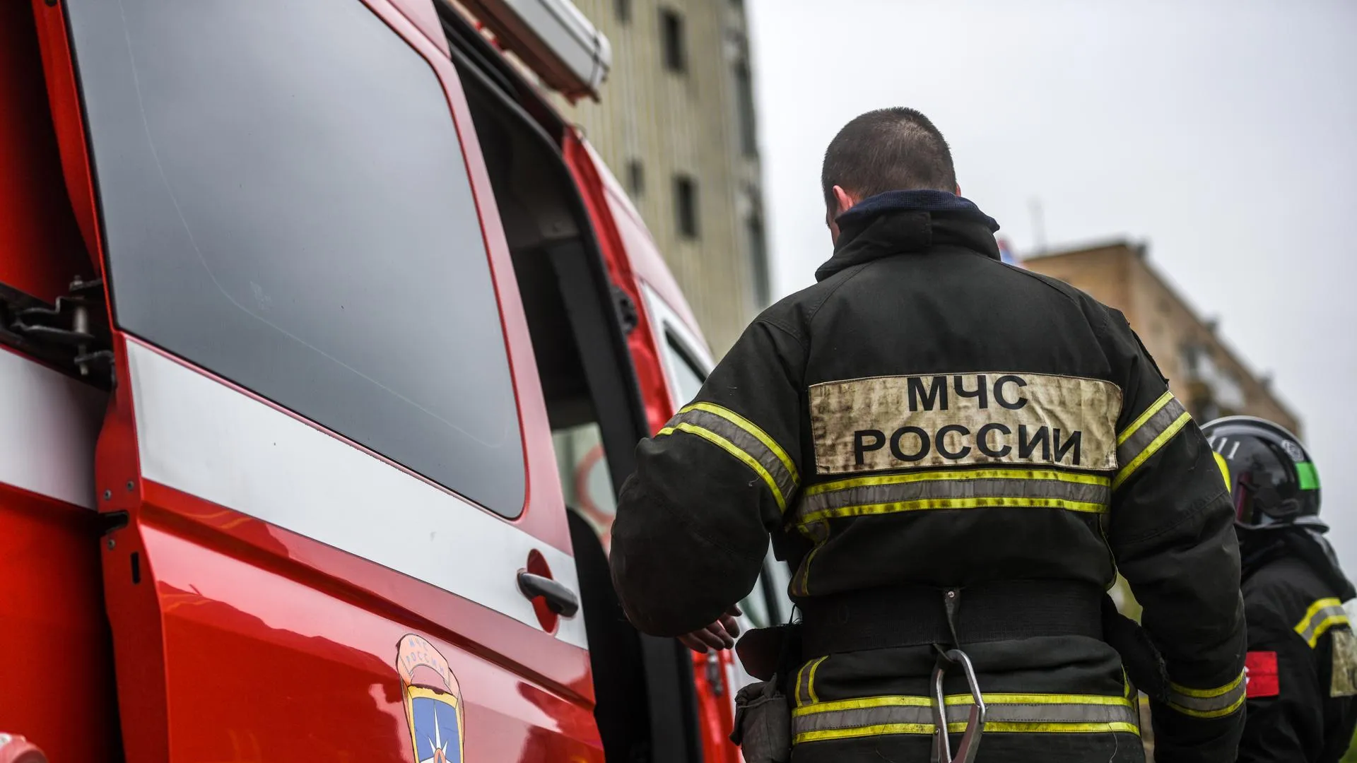 2 человека погибли при пожаре в строительном вагончике в Красногорске