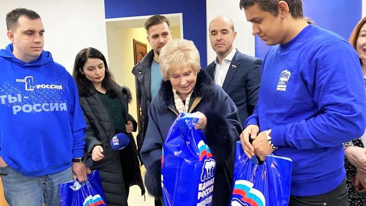 Депутат Мособлдумы Антонова передала гумпомощь беженцам из Донбасса в Люберцах