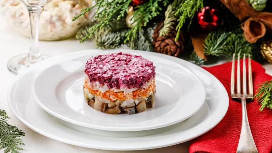 Селедка с шампанским: россиянам рассказали об опасных сочетаниях на Новый год