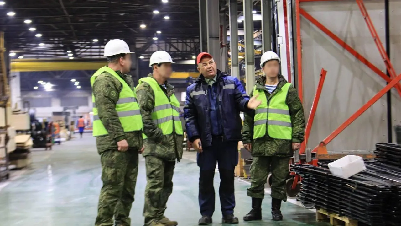 Ветеранам СВО провели экскурсию на заводе «Тонар» в Орехово-Зуевском округе 10 декабря