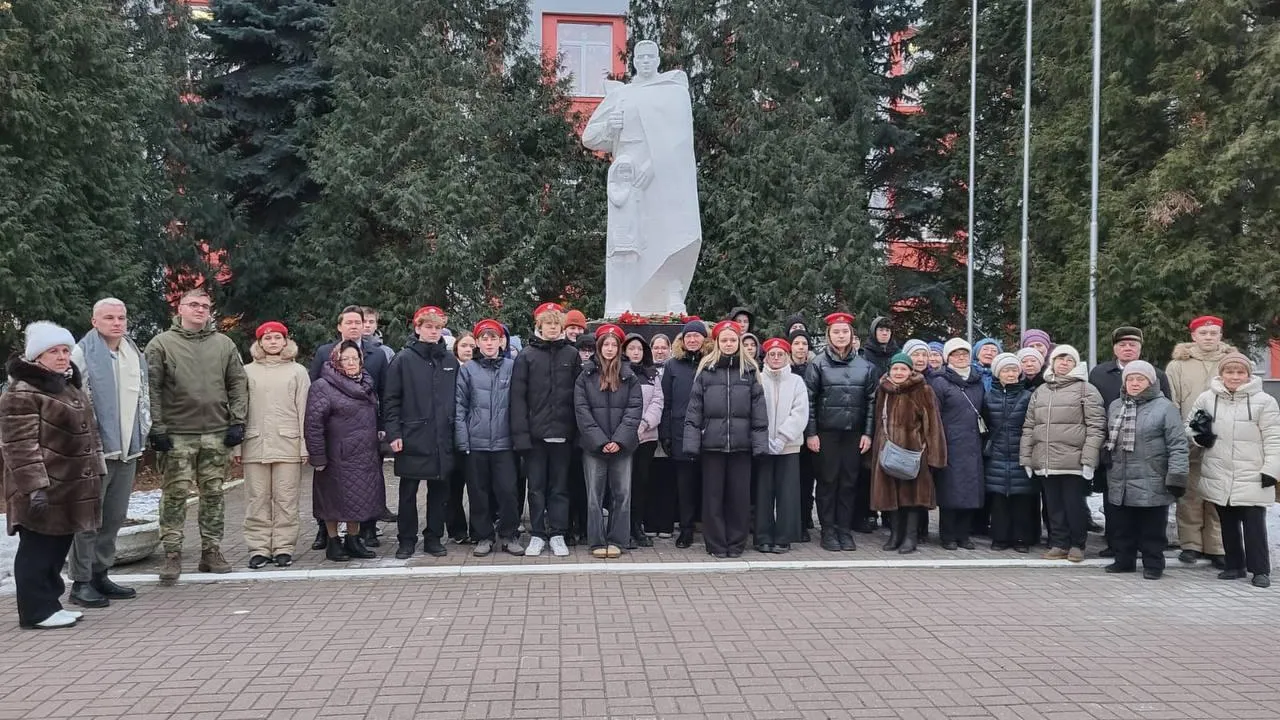 В Лыткарине прошло возложение цветов к памятнику «Солдат»