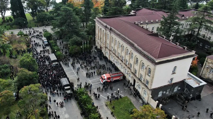 Политолог Кузменкин рассказал о роли Запада в протестах в Абхазии
