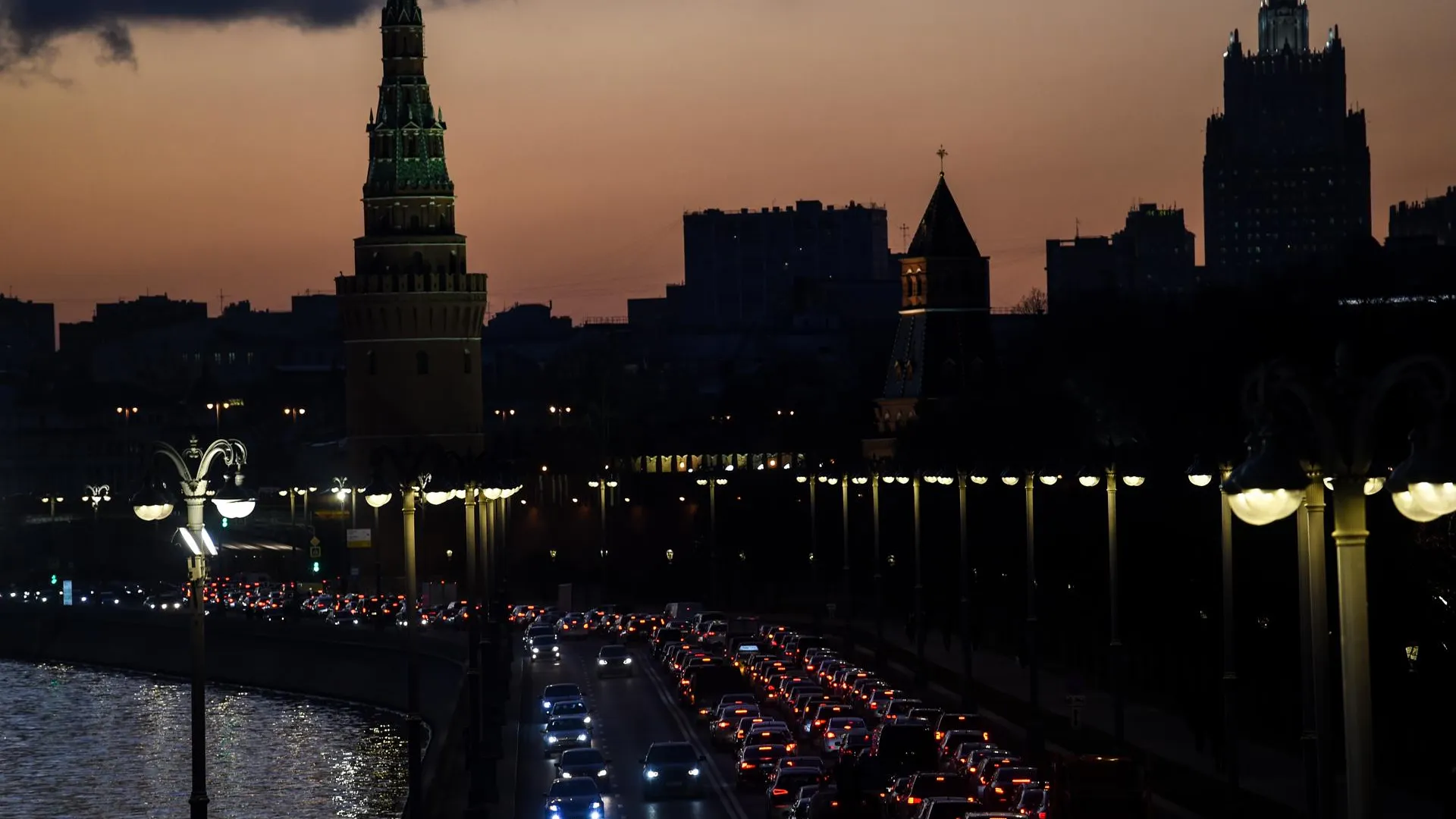 Москва встала в 8‑балльных пробках вечером в среду