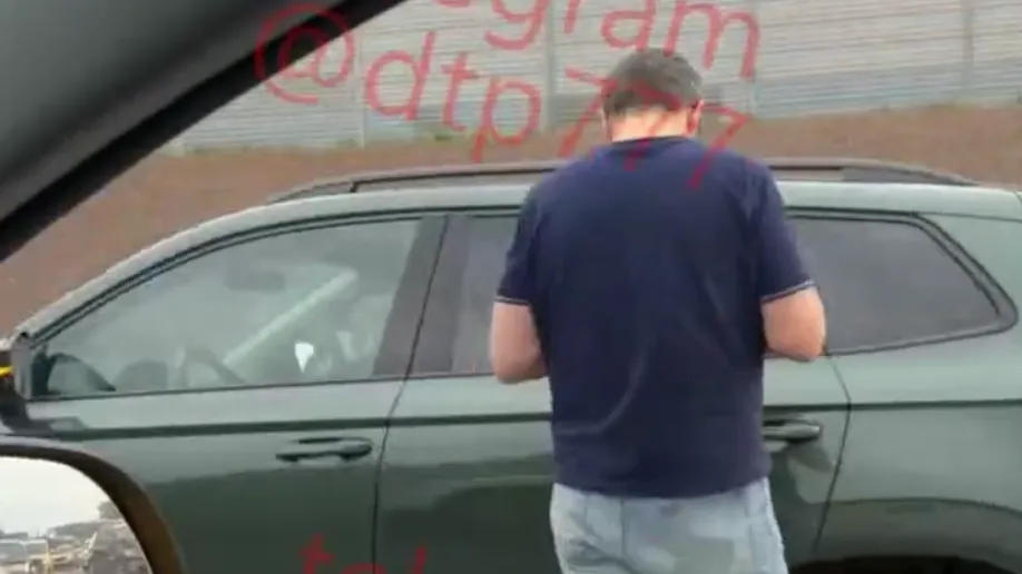«Паровозик» на Киевском шоссе: в Москве после ДТП сильно помяты 6 автомобилей