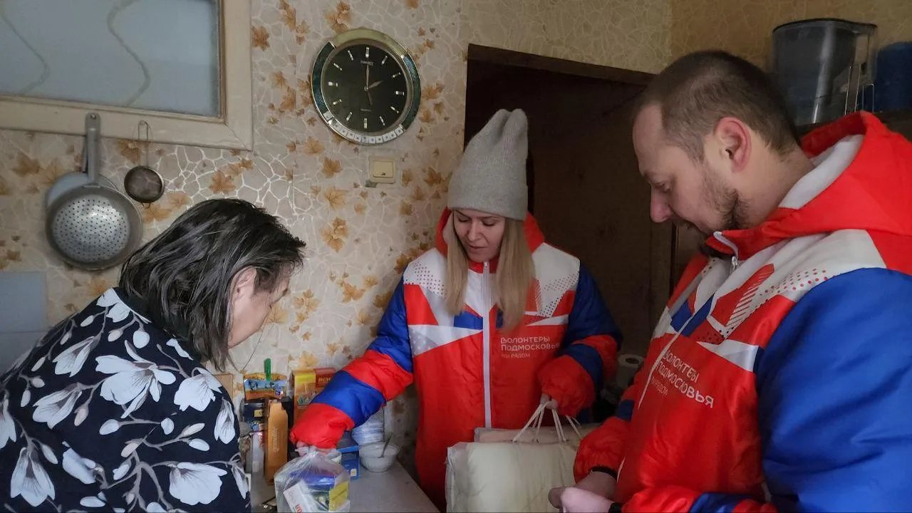 Волонтеры круглосуточно развозят обогреватели жителям микрорайона Шепчинки