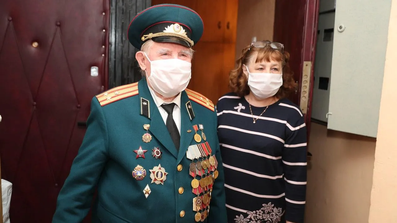 Глава Одинцовского округа вручил подарки ветеранам ВОВ
