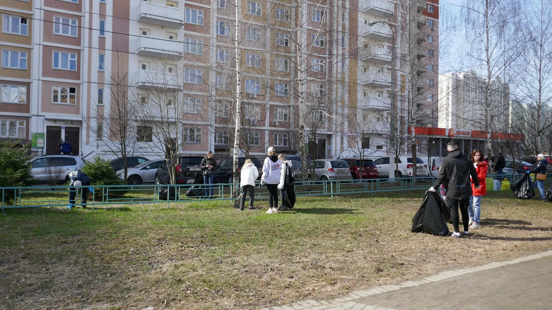 Первый субботник в рамках месячника по благоустройству прошел в Подольске