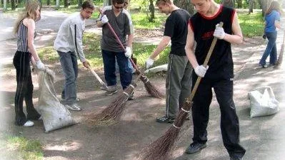 Власти Подмосковья рассказали, на какую работу могут рассчитывать подростки
