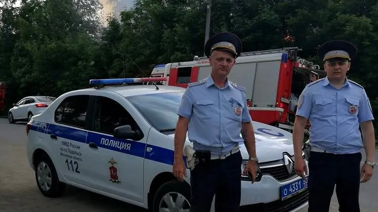 Спасшие двух людей на пожаре автоинспекторы из Подольска рассказали о своем подвиге детям