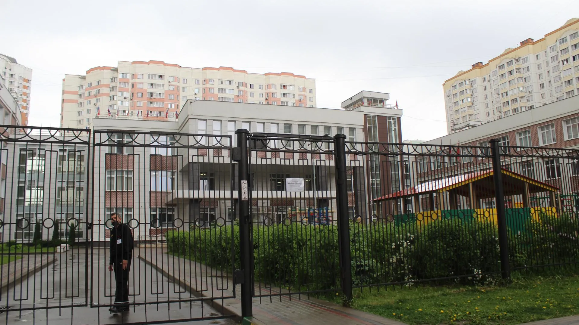 Меры антитеррористической защищенности ужесточили в школах Люберец