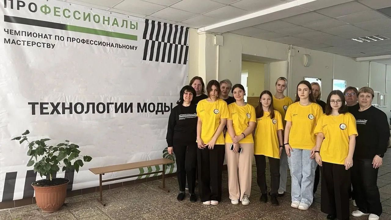 Школьники Подмосковья создают технические рисунки одежды в ходе чемпионата «Профессионалы»