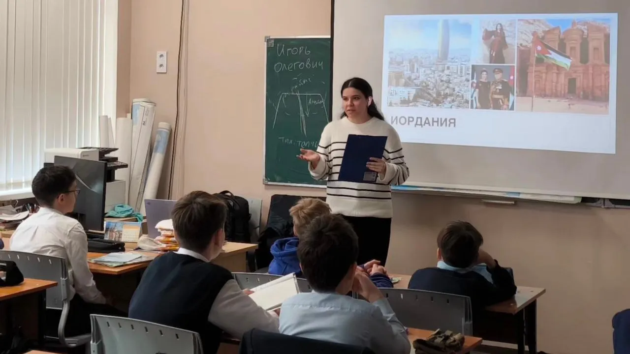 Более 100 новых педагогов пришли работать в школы Долгопрудного за последние два года