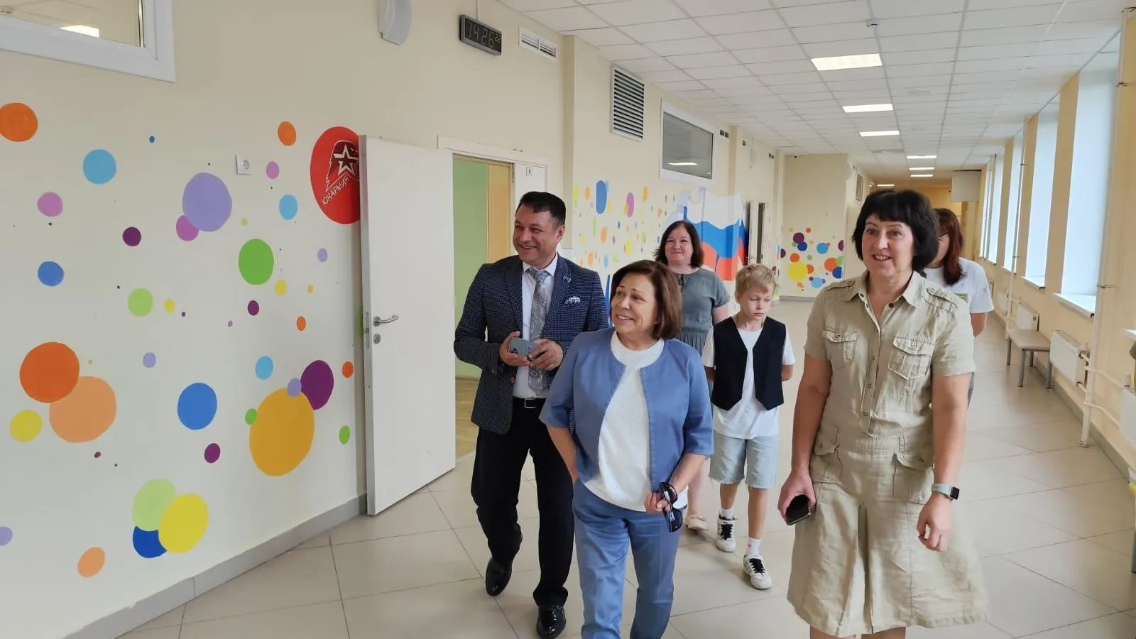Ирина Роднина проверила готовность школ Лобни к новому учебному сезону
