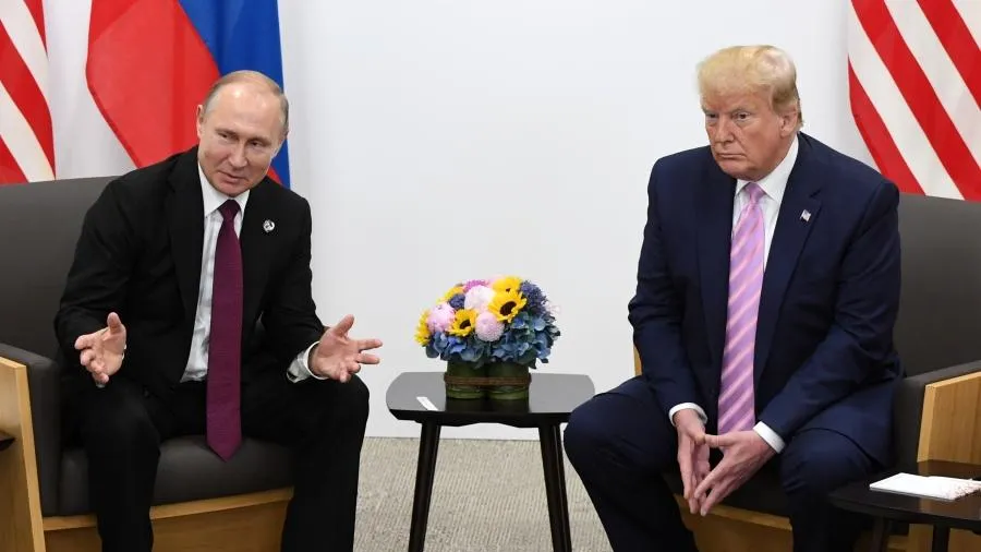 Разыгрывают двухходовку: чего ждать от встречи Путина и Трампа