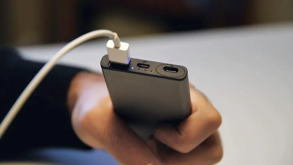 Российские авиакомпании запретили использовать пауэрбанки в самолетах