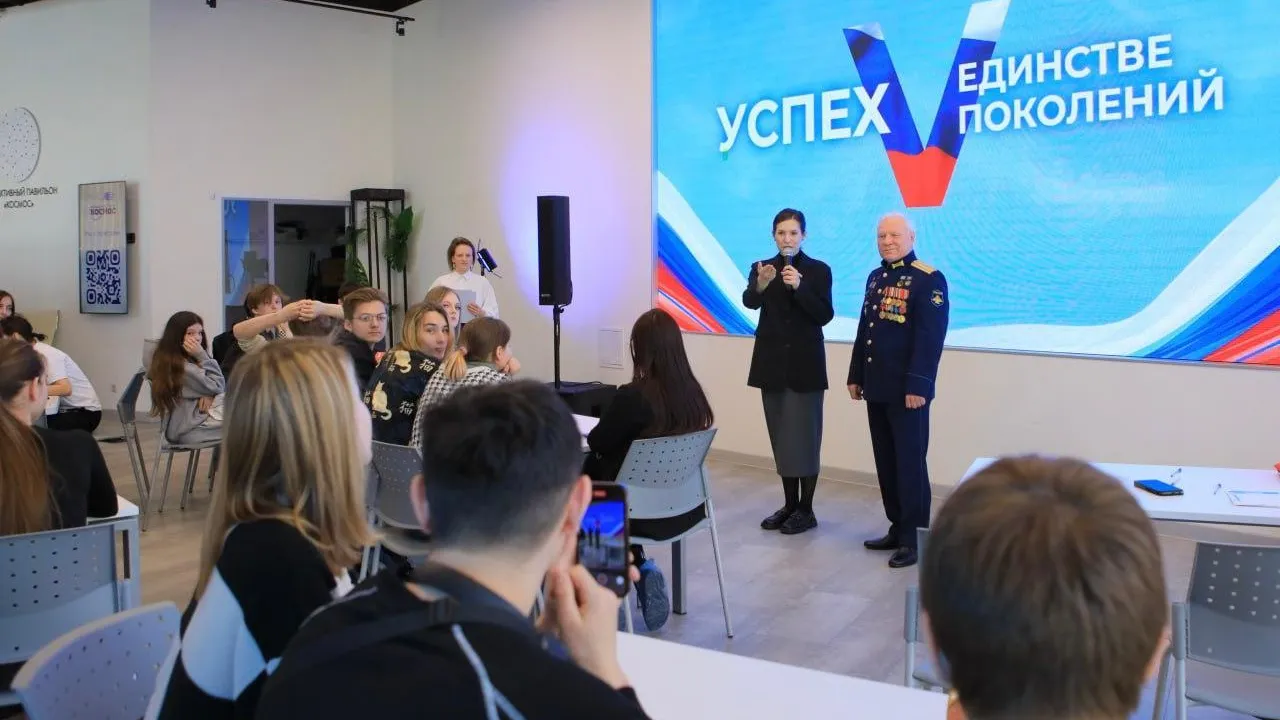 Ветеран боевых действий встретился с королевской молодежью