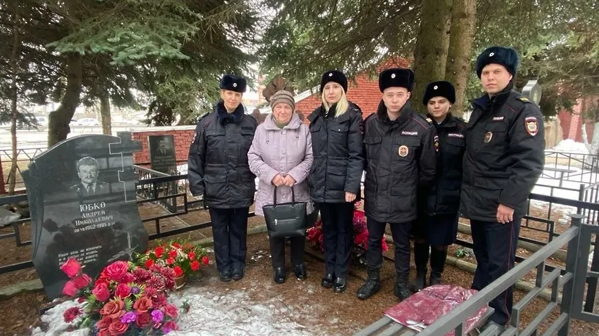 Полицейские Щелкова почтили память сотрудника, погибшего при выполнении служебного долга