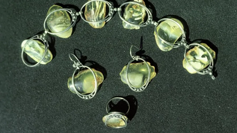 Россияне переделывают советские серьги и кольца в современные украшения