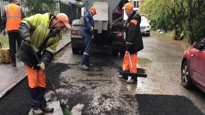 Более 45 ям устранили на муниципальных дорогах Люберец за неделю