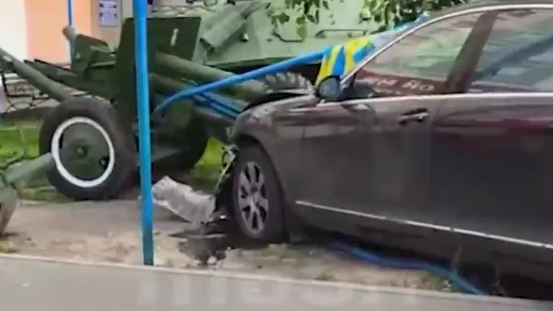 Чернокожие на дипномерах влетели в пушку в патриотическом сквере Москвы: видео