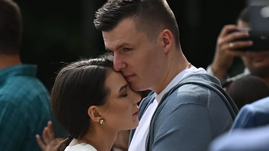 Скандально известный блогер Лерчек официально развелась с мужем