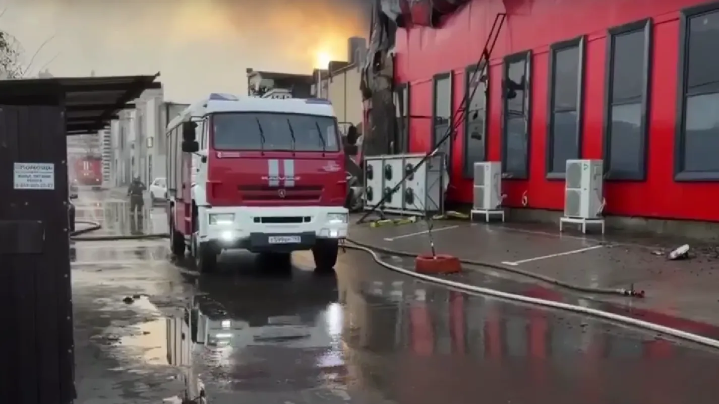 Магазин «Светофор» полностью сгорел в Краснодаре