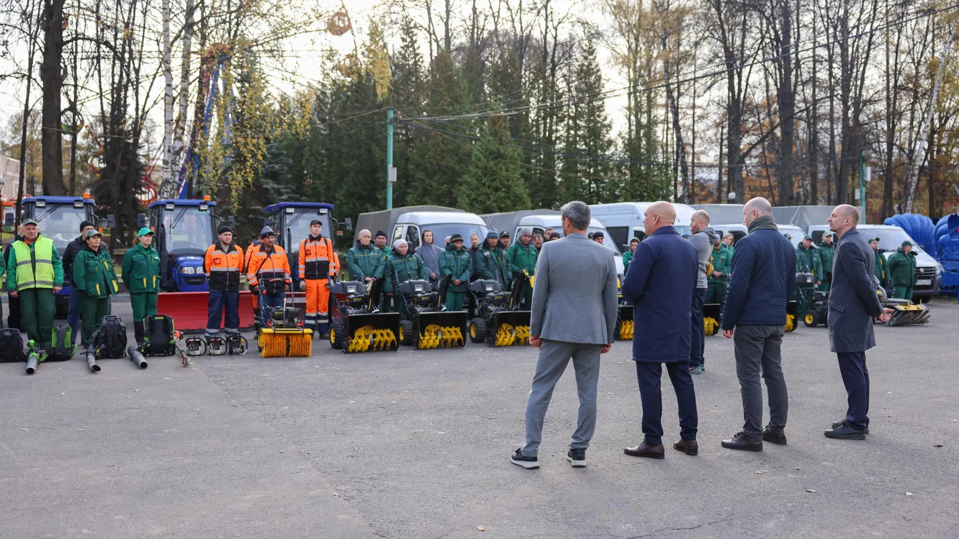 В Видном проверили готовность парковой техники к осенне-зимнему сезону
