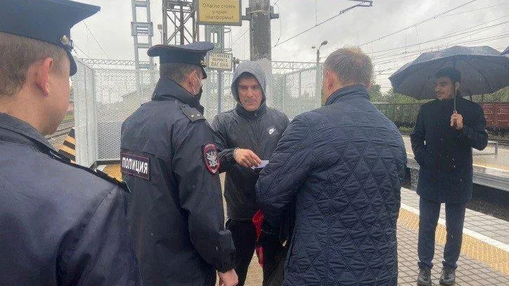 4 человек привлекли к ответственности за хождение по ж/д путям в Домодедове