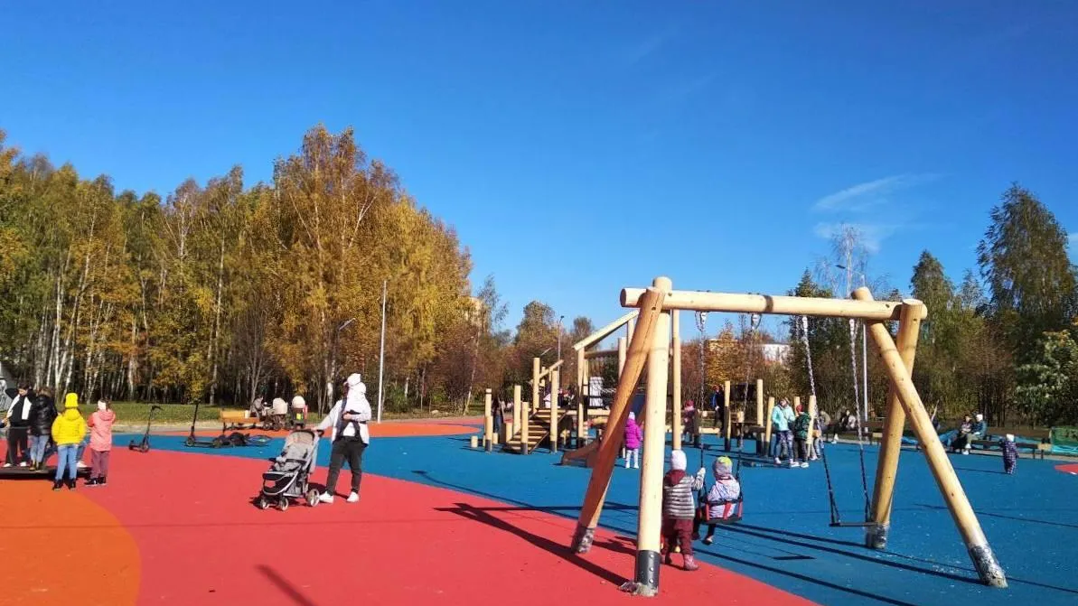 Обустройство игровой зоны для детей закончили в парке в Электроуглях