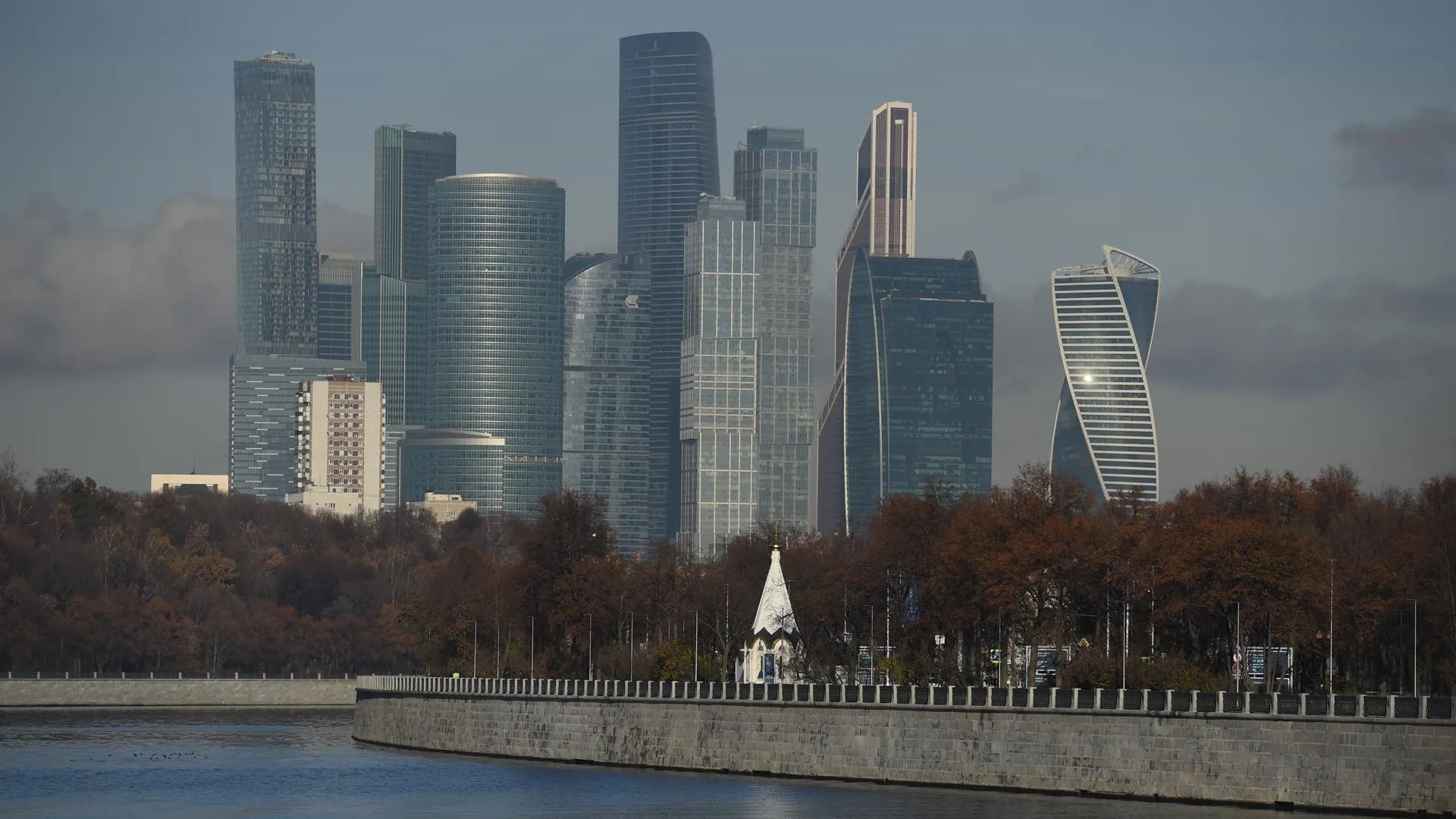 «Желтый» уровень опасности из‑за тумана объявили в Московском регионе на 21–22 октября