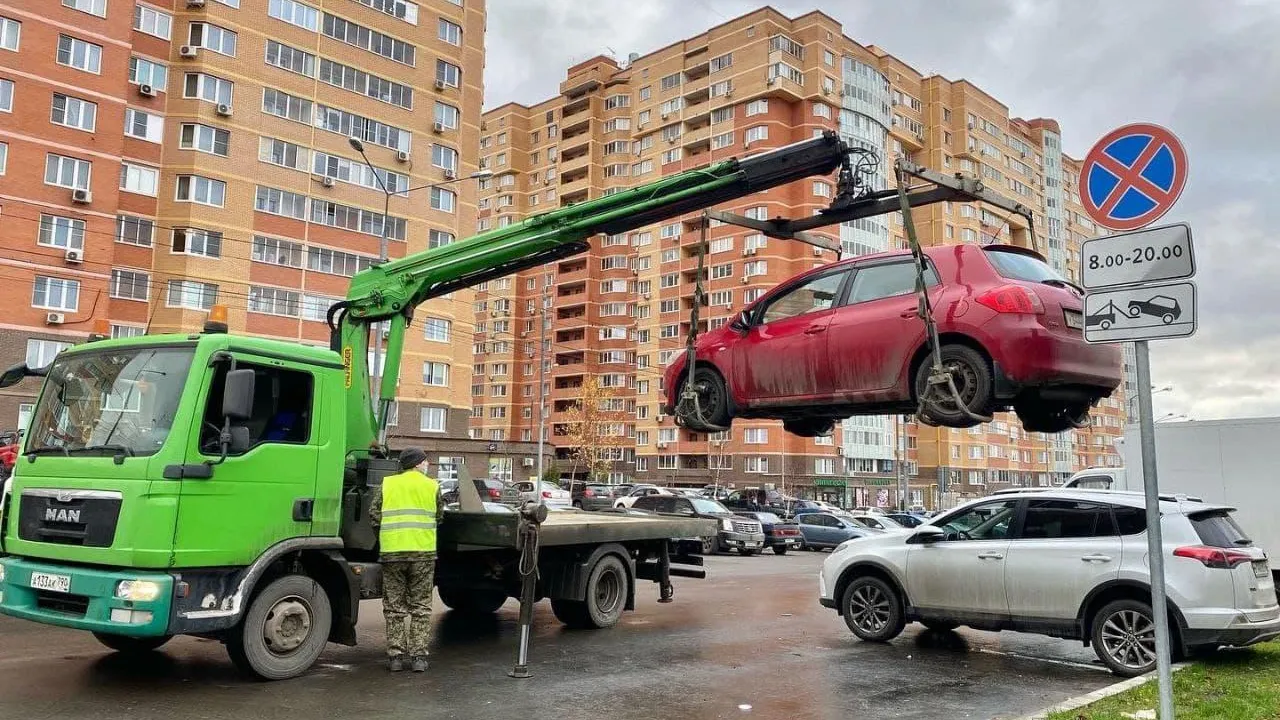 В Видном провели рейд против нарушений правил парковки вблизи жилых домов