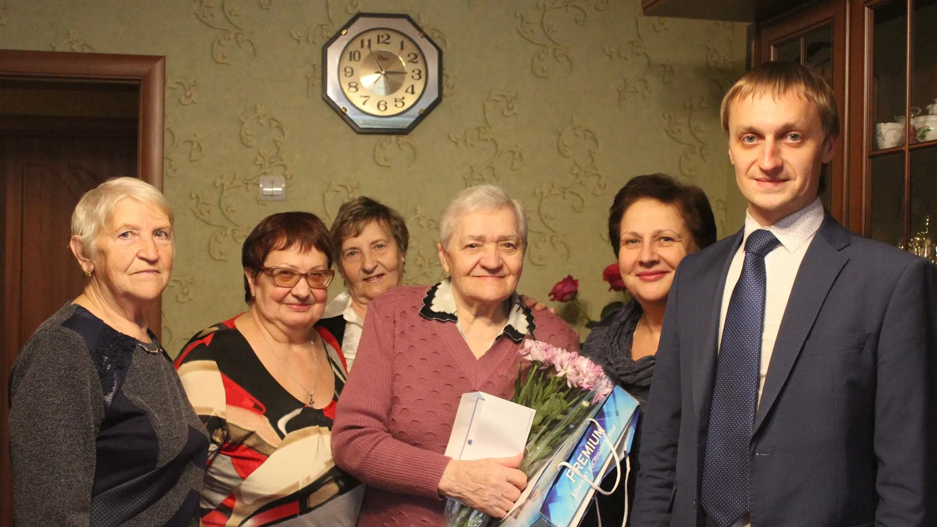 Труженицу тыла из микрорайона Климовск Подольска поздравили с 90‑летием