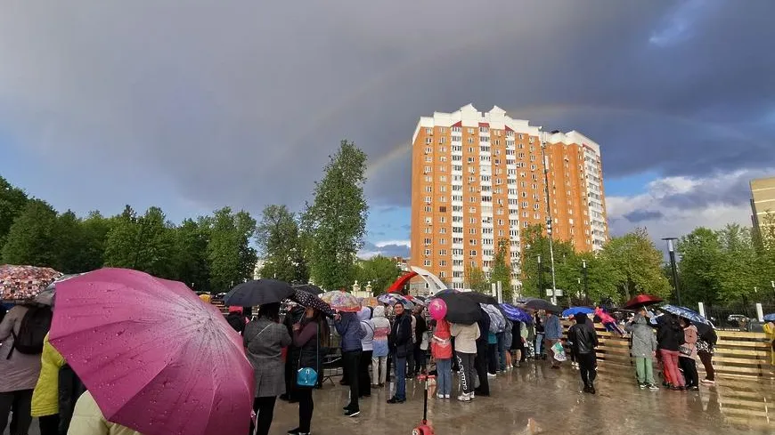 Двойная радуга появилась на показе шоу на роликах «Бременские музыканты» в Подольске