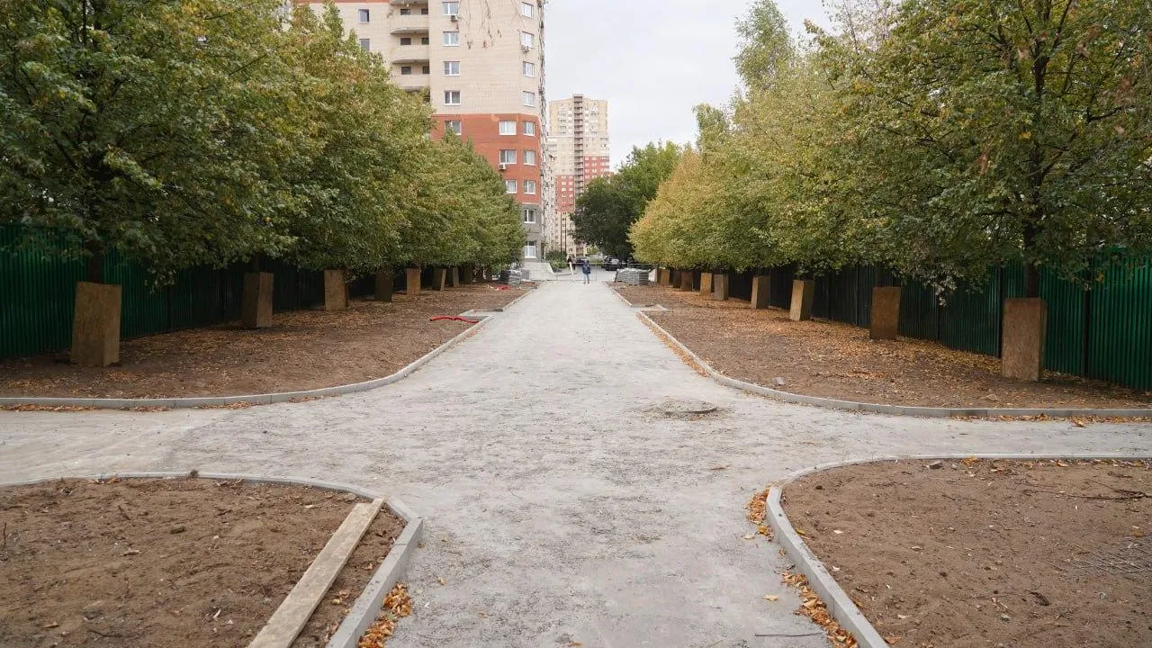 В Котельниках продолжают благоустроивать сквер между детскими садами «Детство»