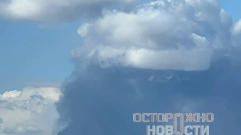 Видео: жуткий черный дым затянул небо над Пермью после удара дрона ВСУ
