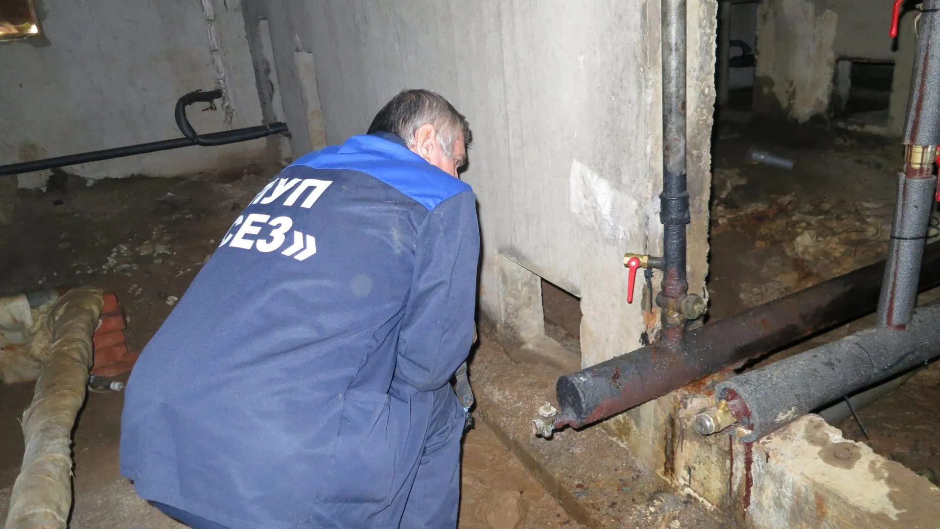 УК заменила общедомовой кран в микрорайоне Климовск Подольска