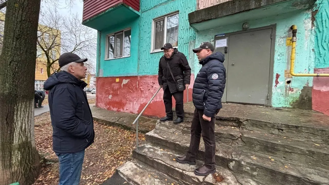 Единоросы проверили готовность МКД Чехова к отопительному сезону