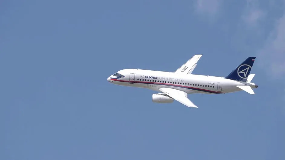 SHOT: командир и второй пилот увели Sukhoi Superjet от населенных пунктов
