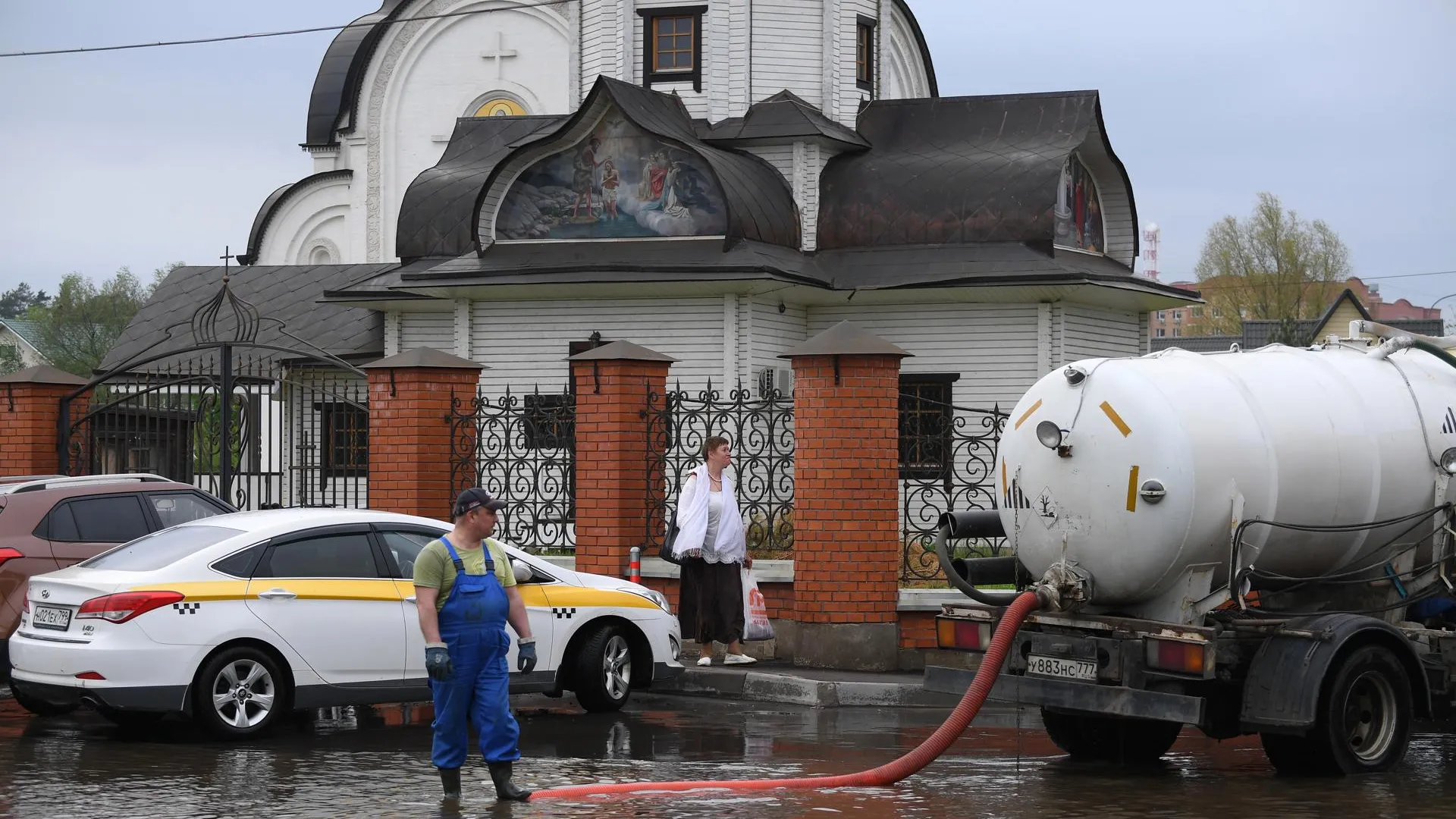 Более 30 единиц дорожной техники задействовали в ликвидации подтоплений в Подмосковье